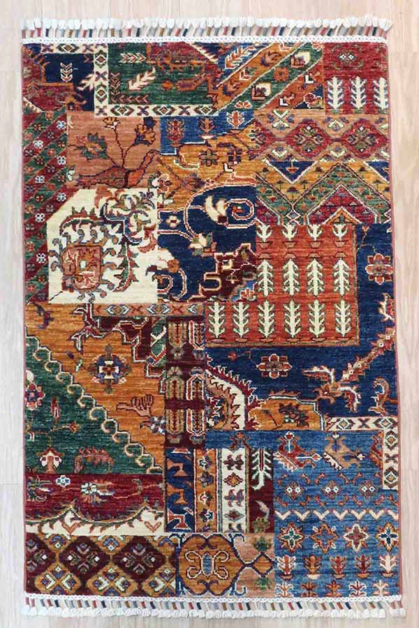アフガニスタン絨毯   約80cm x 121cm　