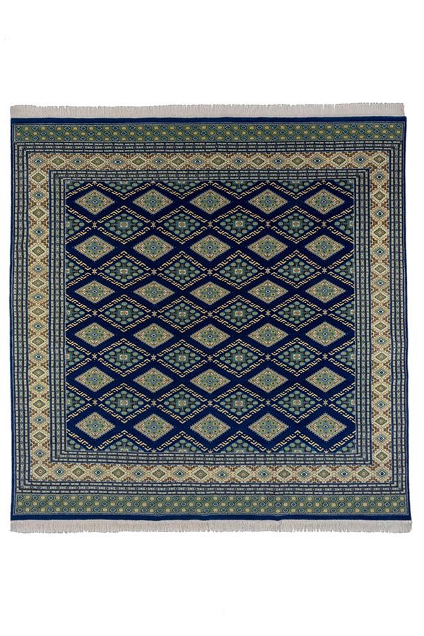 パキスタンのパンジャーブ州、ラホールで織られた手織り絨毯