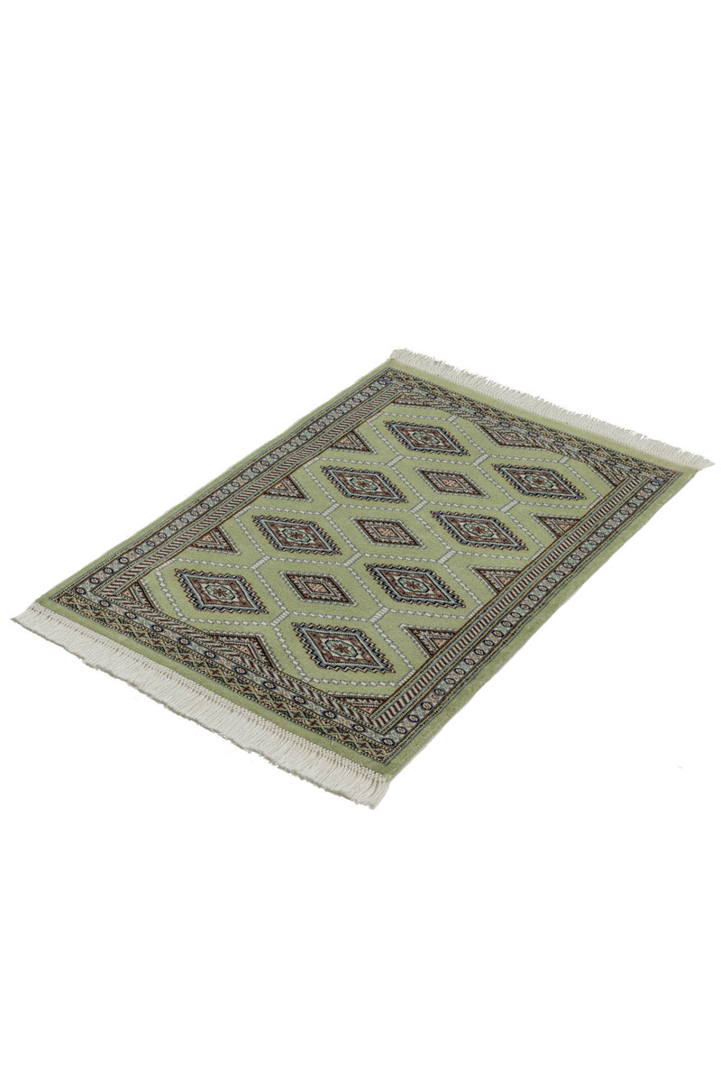 ラホールの手織り絨毯 - 若草の輝きを持つ薄いグリーンカラーで、12/24の織りの細かさを持つ最上ランクの絨毯。