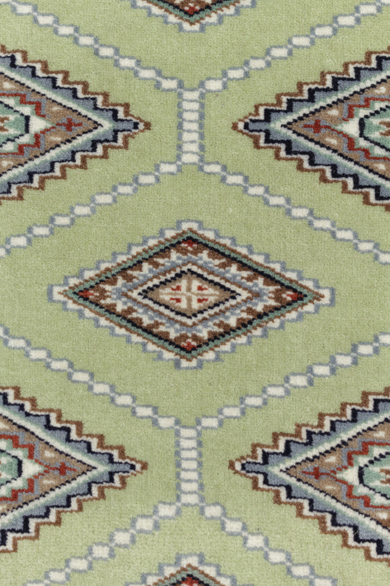 パキスタン産フィンクオリティ絨毯 - 緻密な織りで肌触りが良く、美しい模様が施されたウール製の絨毯。