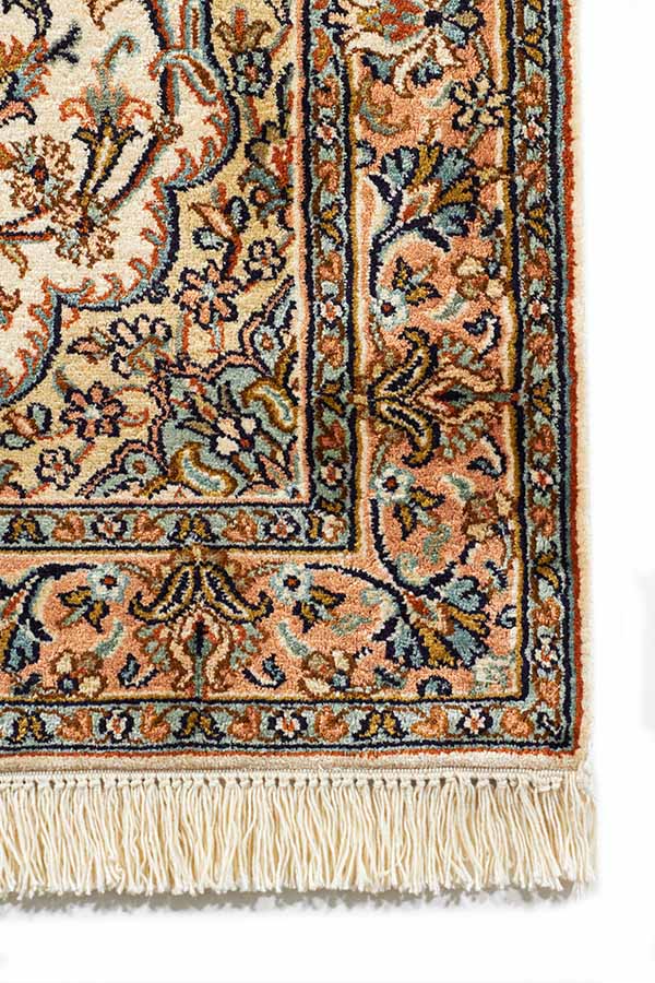 カシミール産シルク絨毯のフリンジ