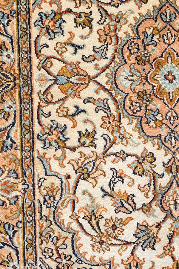 カシミール産シルク絨毯の模様