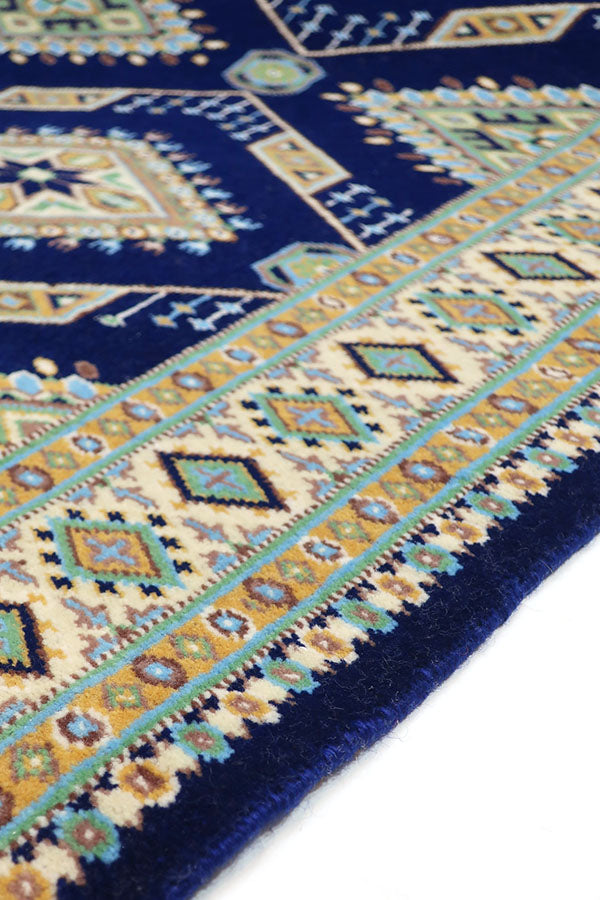 パキスタン絨毯　ファインクオリティ　ウール　約92cm x 162cm