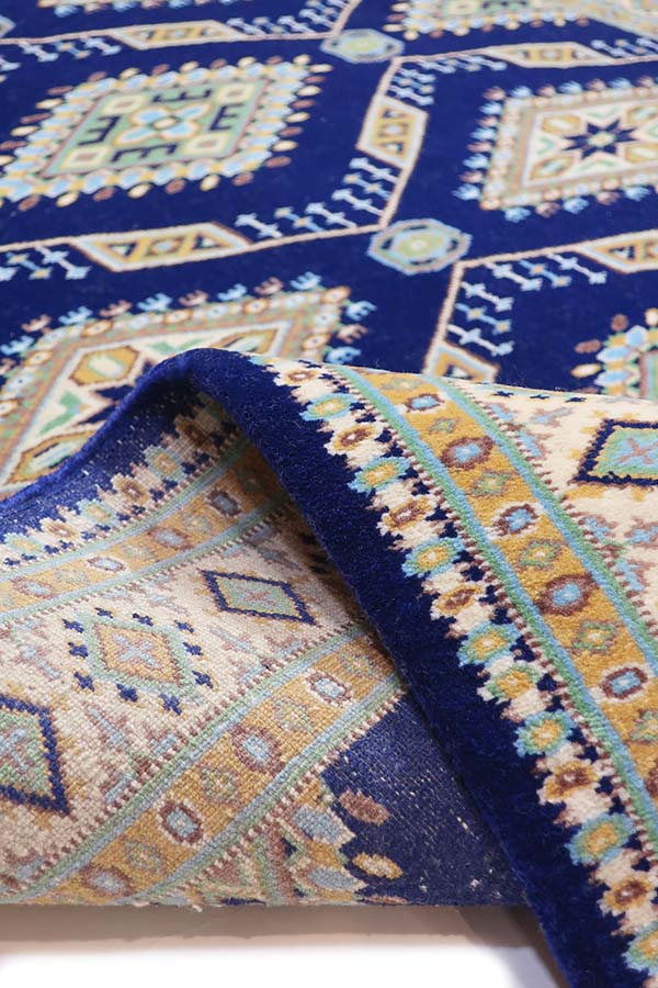 パキスタン絨毯　ファインクオリティ　ウール　約92cm x 162cm