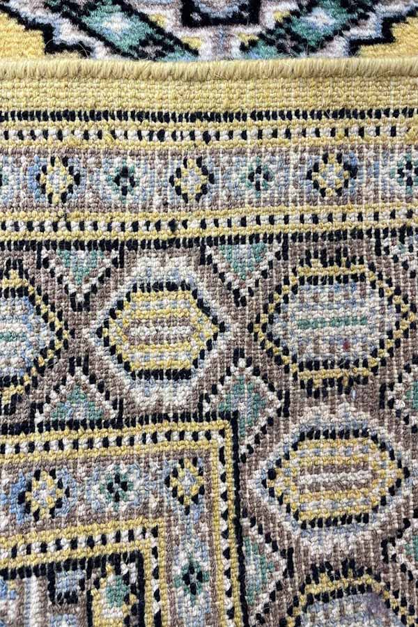 パキスタン絨毯<br>約99cm x 158cm