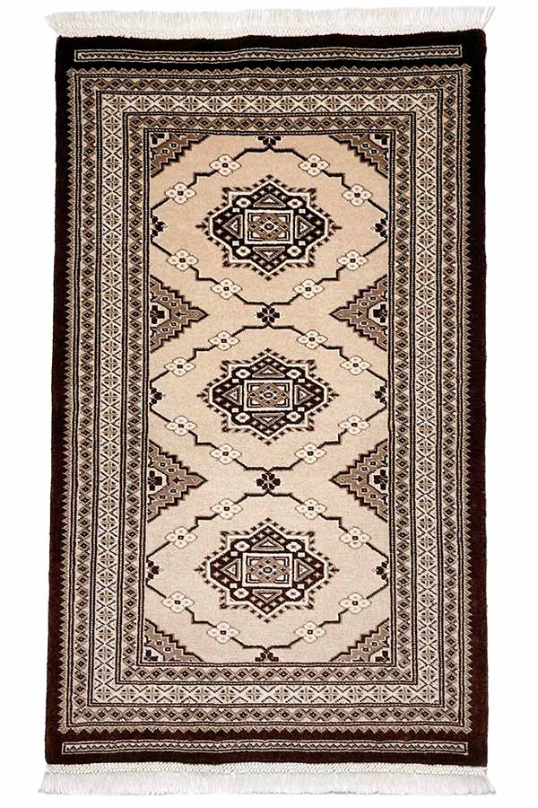 パキスタン絨毯　ファインクオリティ　約63cm x 105cm