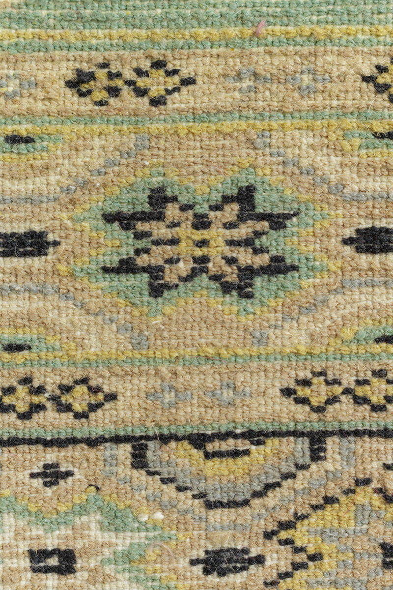ラホールのパンジャーブ州で織られた特別なウール絨毯。