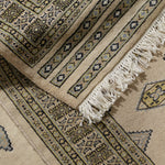 パキスタン伝統のラホール手織り絨毯
