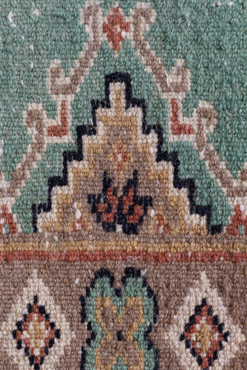 緑色のパキスタン絨毯