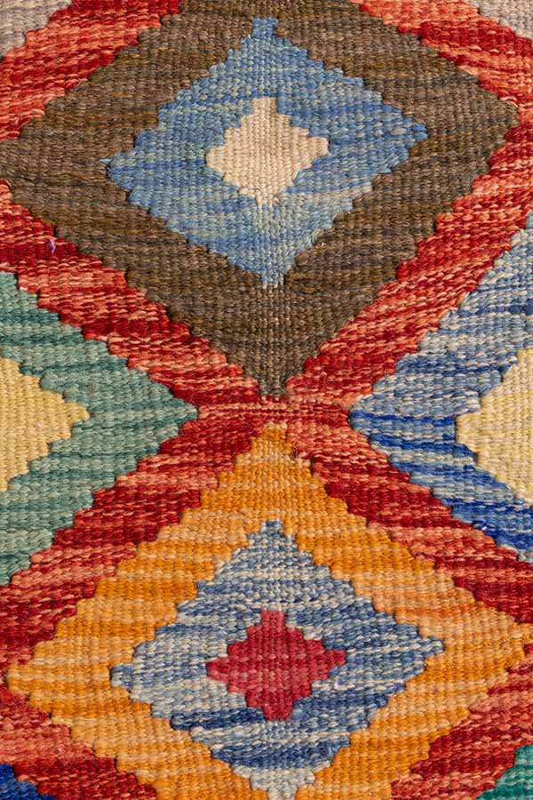 アフガニスタン産の手織りキリムの模様の詳細