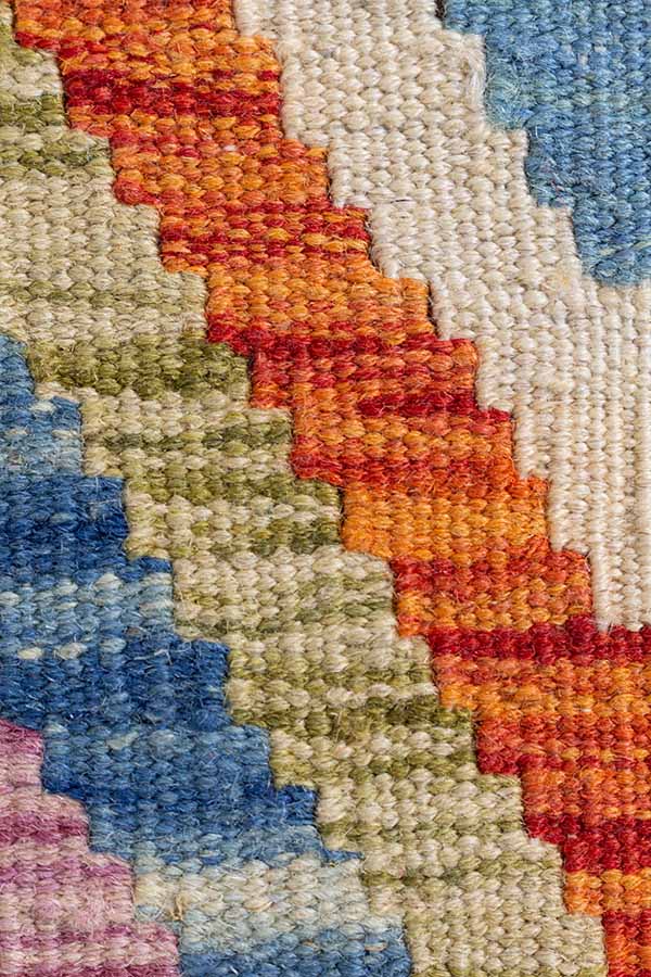 オレンジ色のアフガニスタン手織りウールキリム、クローズアップ