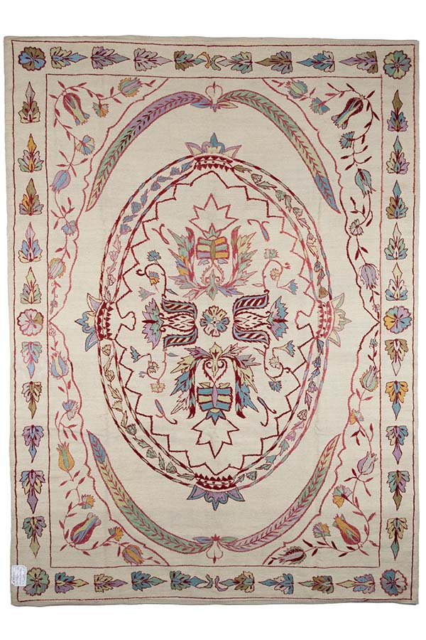 アフガニスタン産手織りウールキリム、ナチュラルカラーに花と葉の刺繍