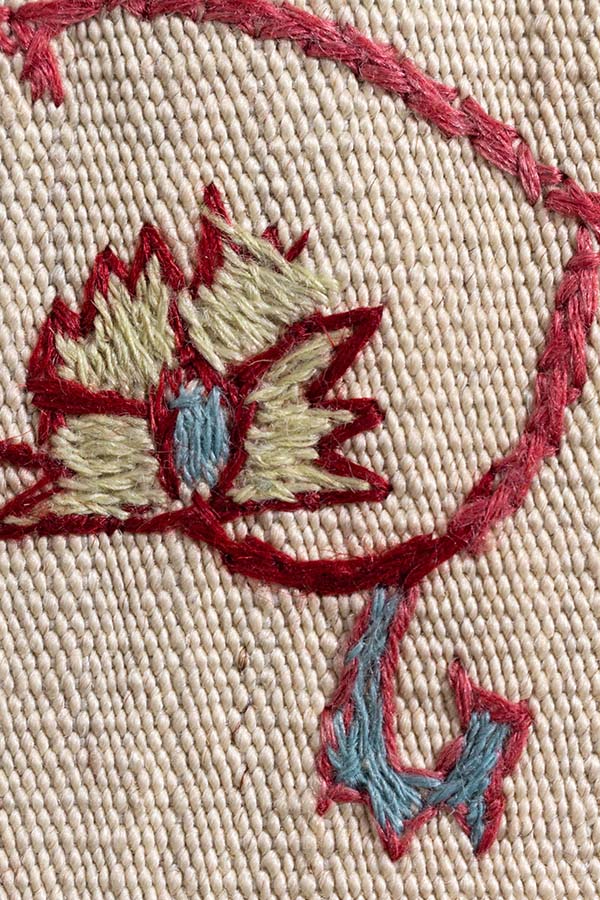 花と葉の刺繍キリム
