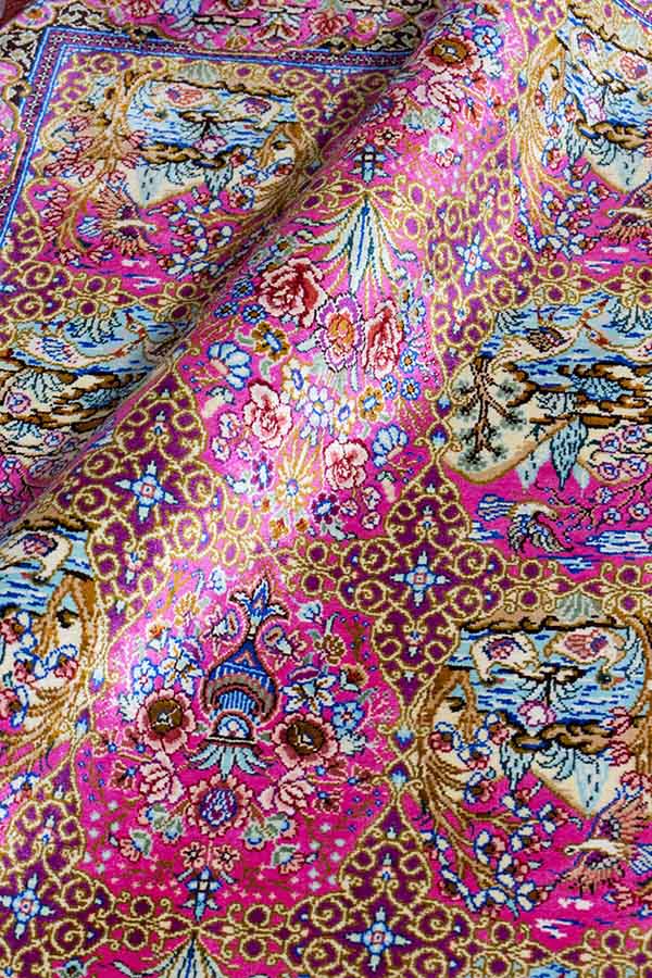 イラン・クム産ピンクベースのペルシャ絨毯玄関マット