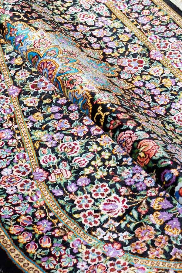 テヘラン近郊の高品質なシルク絨毯
