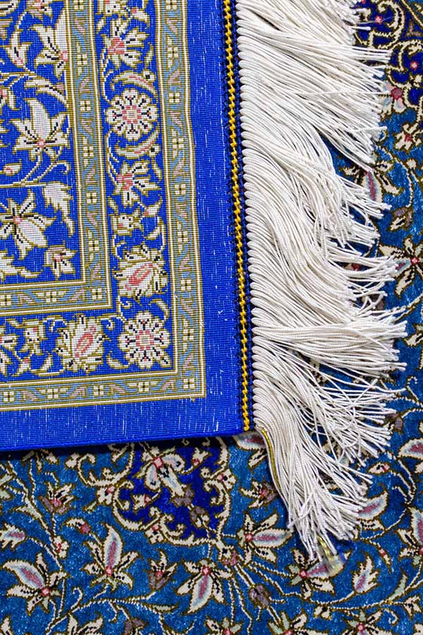 ペルシャ産シルクペルシャ絨毯