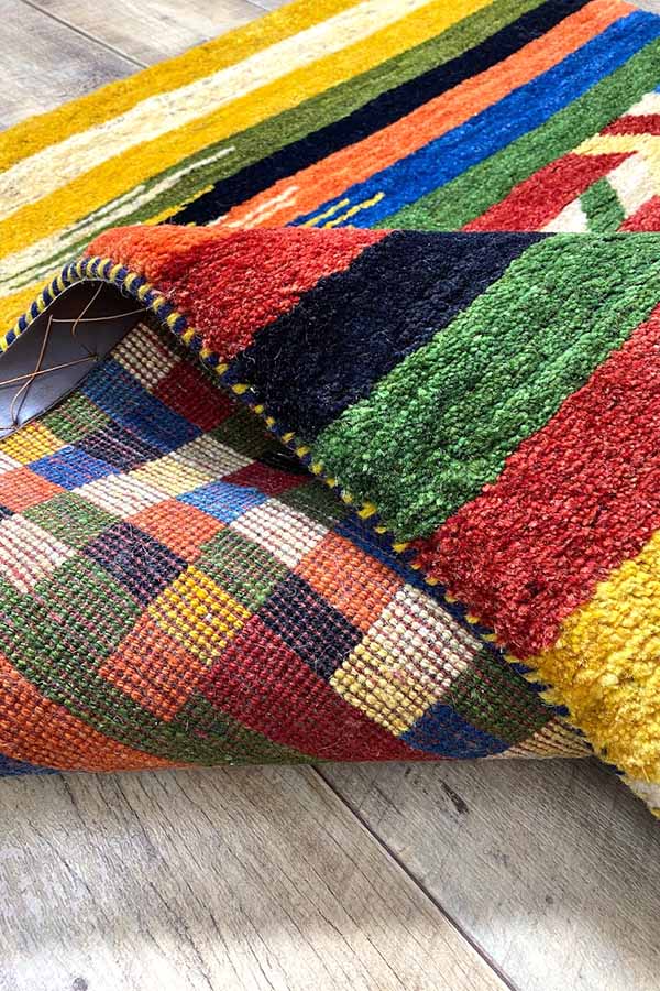 柔らかな肌触りのギャッベ絨毯 - イランの伝統工芸