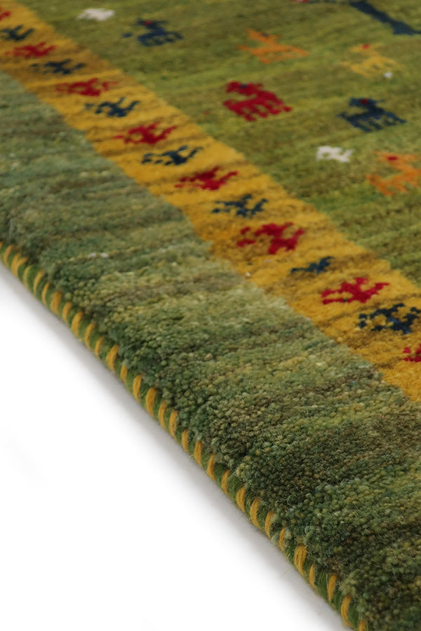 家庭に幸福を運ぶ絨毯 - イランの伝統工芸品。