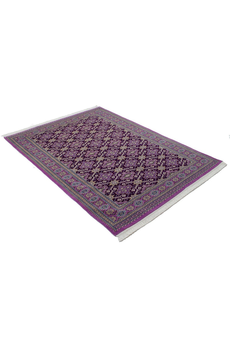 紫地に金白幾何学模様のパキスタン絨毯