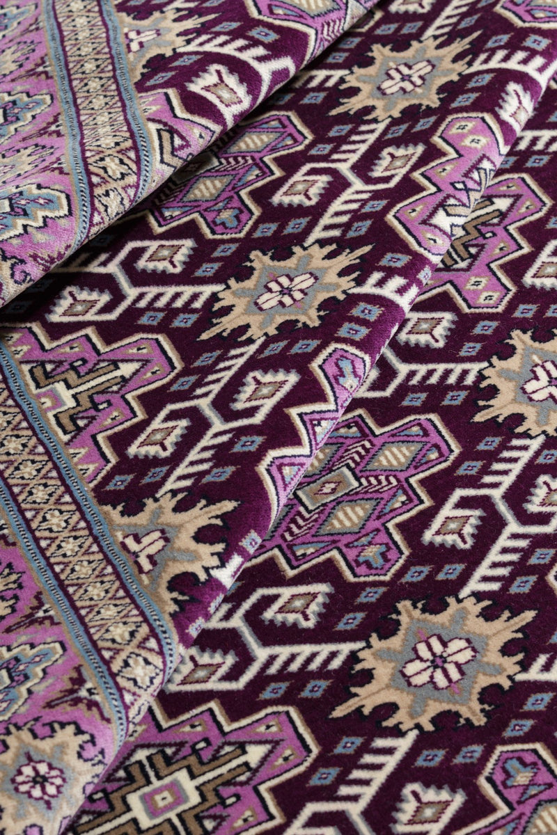 パキスタン絨毯 <br>ファインクオリティ<br>約137cm x 193cm