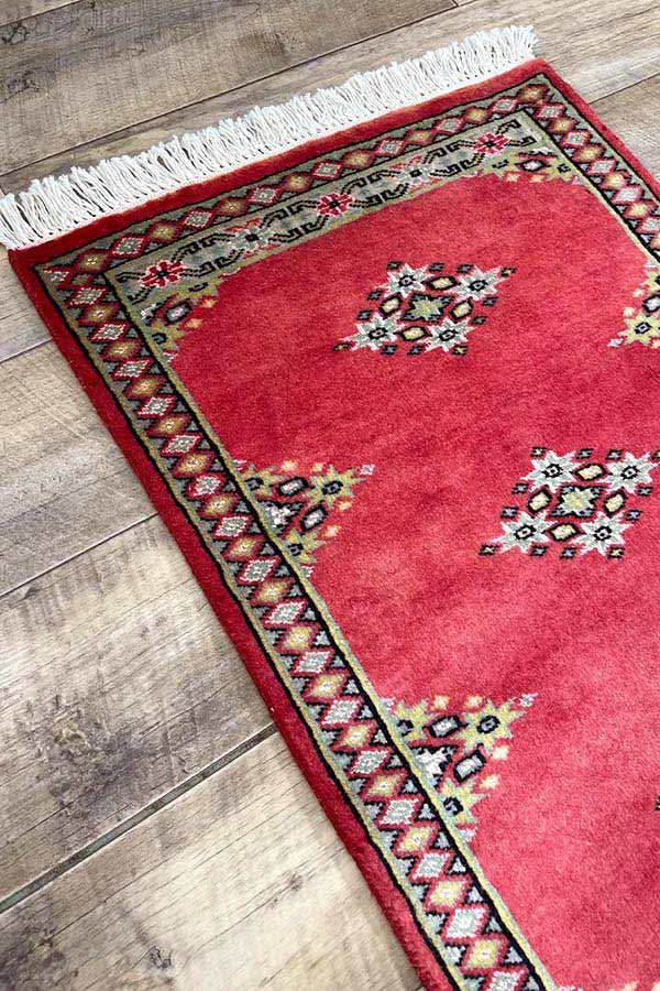 パキスタン絨毯<br>約53cm x 76cm
