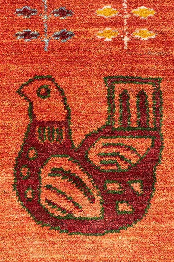 カラフルな鳥とお花のデザインのペルシャギャッベ絨毯