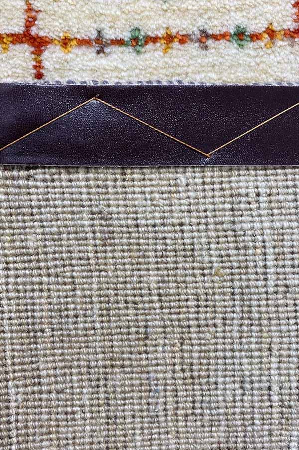 手織りペルシャギャッベ - 無染色ウールの風合い