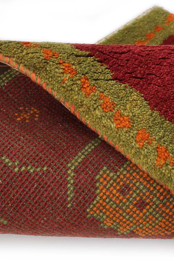 シーラーズ地方の手織りウール絨毯