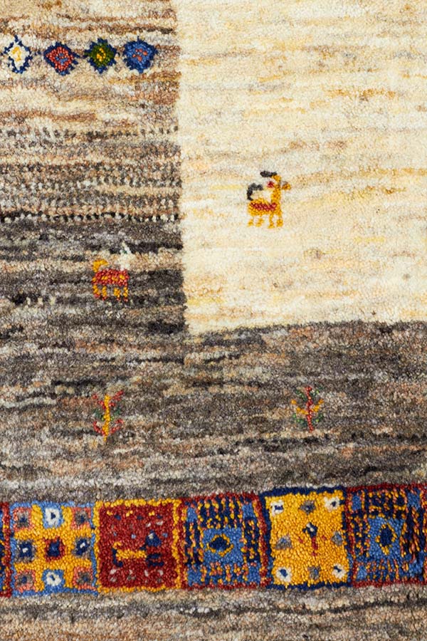 イラン・シーラーズ産のペルシャギャッベ絨毯
