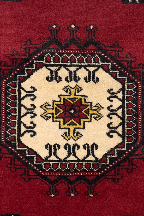 赤色パキスタン絨毯