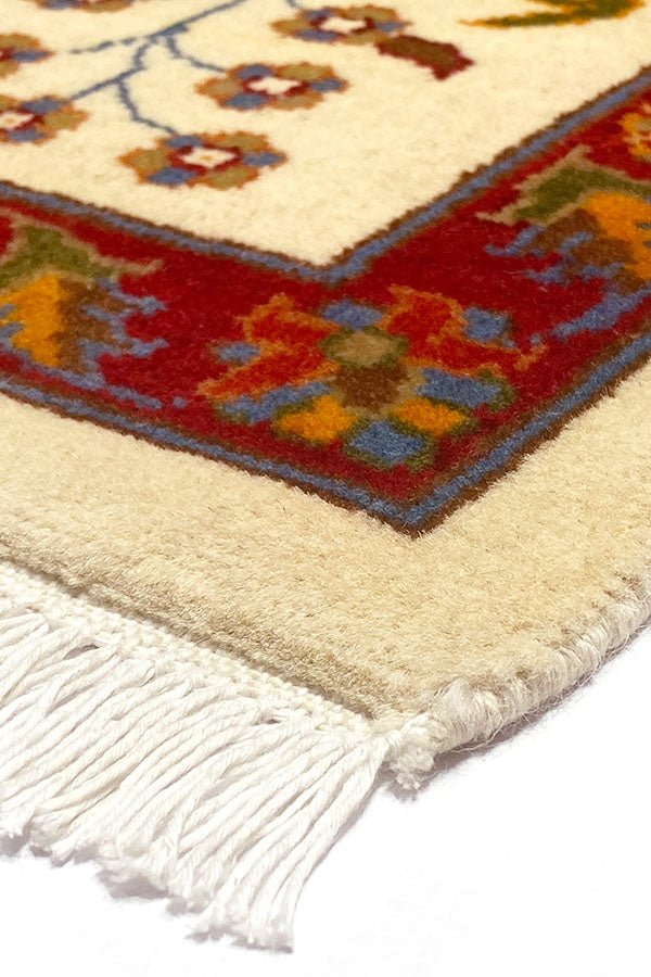 パキスタン絨毯<br>シルクタッチ<br>約66cm x 87cm