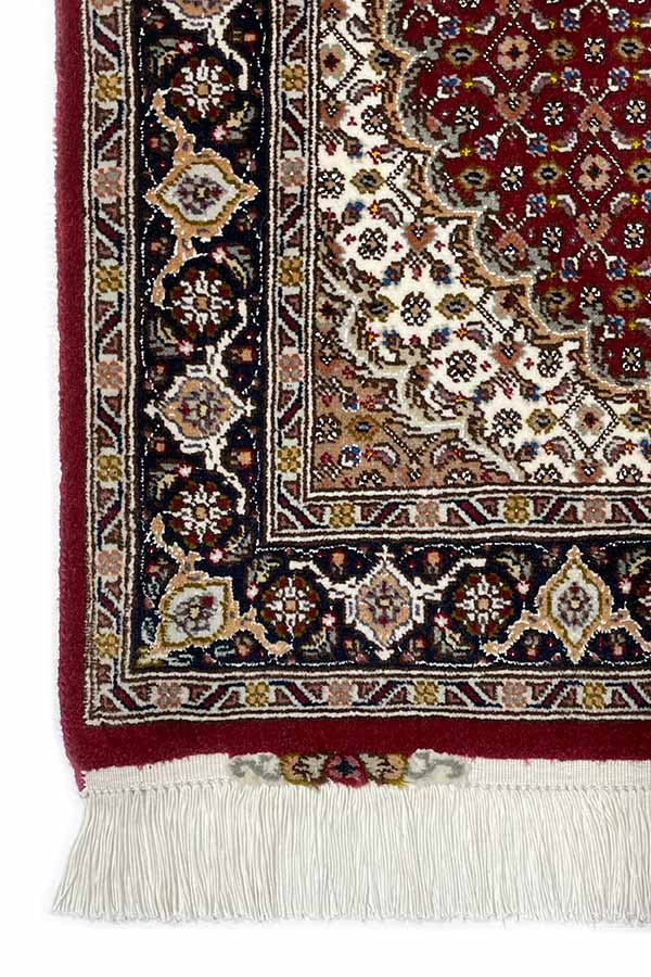 イランタブリーズ産手織りペルシャ絨毯マヒ柄ウールシルク60cmx92cmのクローズアップ