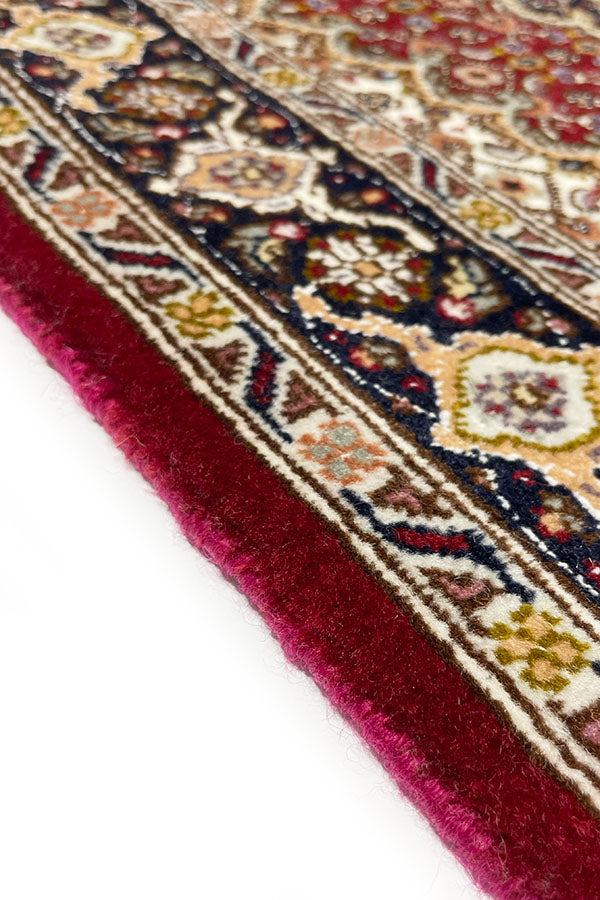 イランタブリーズ産手織りペルシャ絨毯マヒ柄ウールシルク60cmx92cmのクローズアップ