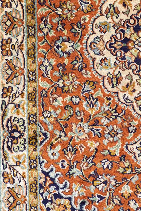 カシミール産のシルクの手織り絨毯