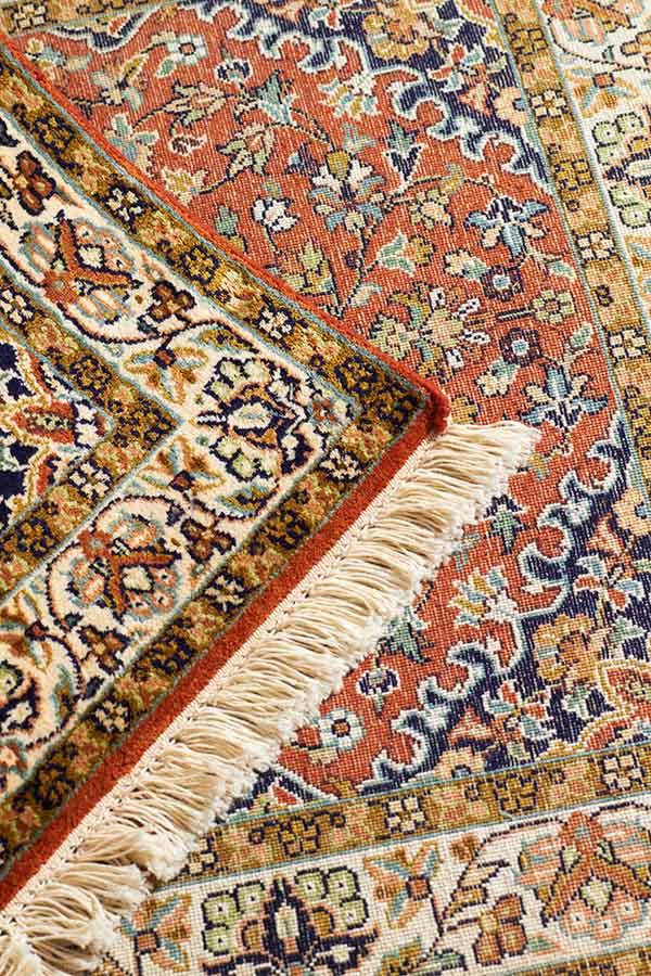 カシミール産のシルクの手織り絨毯の織りの細かさ