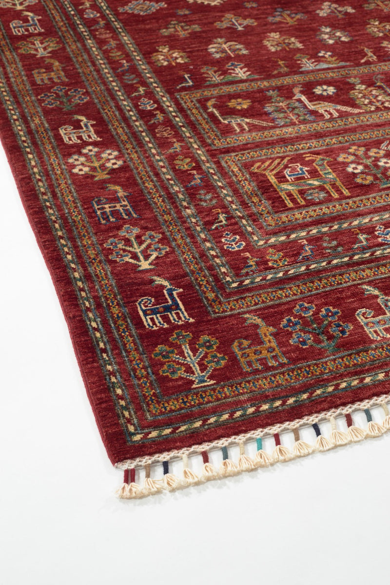 草木染めされたウール素材のアフガニスタン絨毯、短いパイルでさっぱりとした肌触り