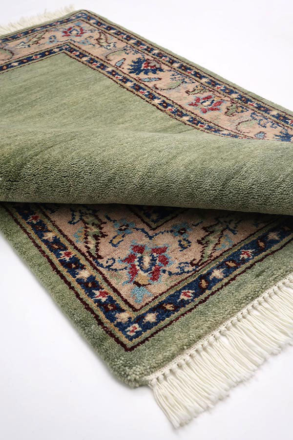 ガズニウールを使用した絨毯の織り模様