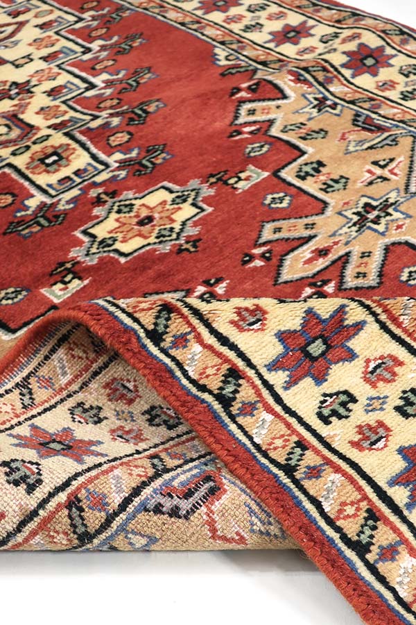 パキスタン絨毯<br>シルクタッチ<br>約76cm x 242cm