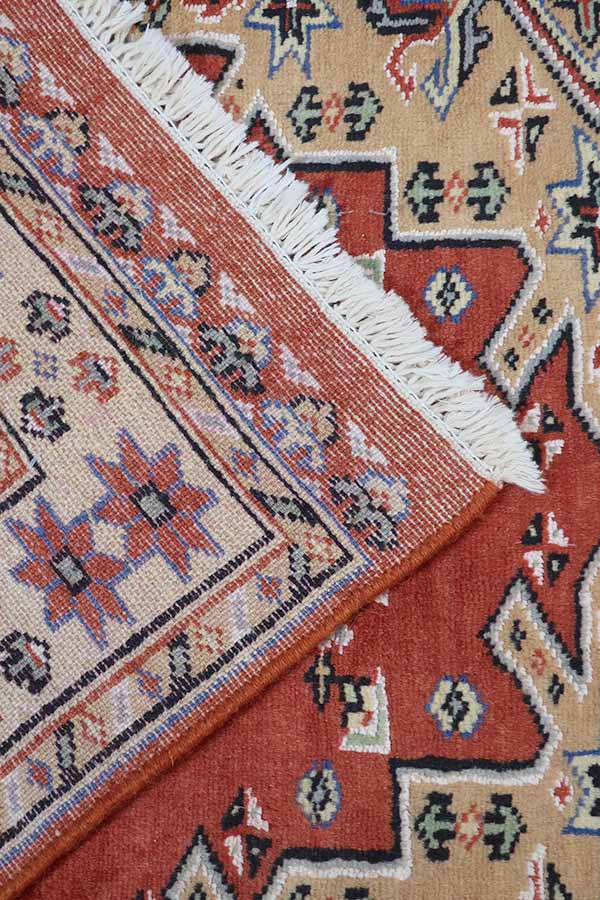 パキスタン絨毯<br>シルクタッチ<br>約76cm x 242cm