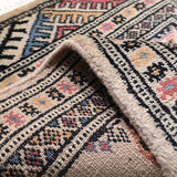パキスタン絨毯　約45cm x 76cm