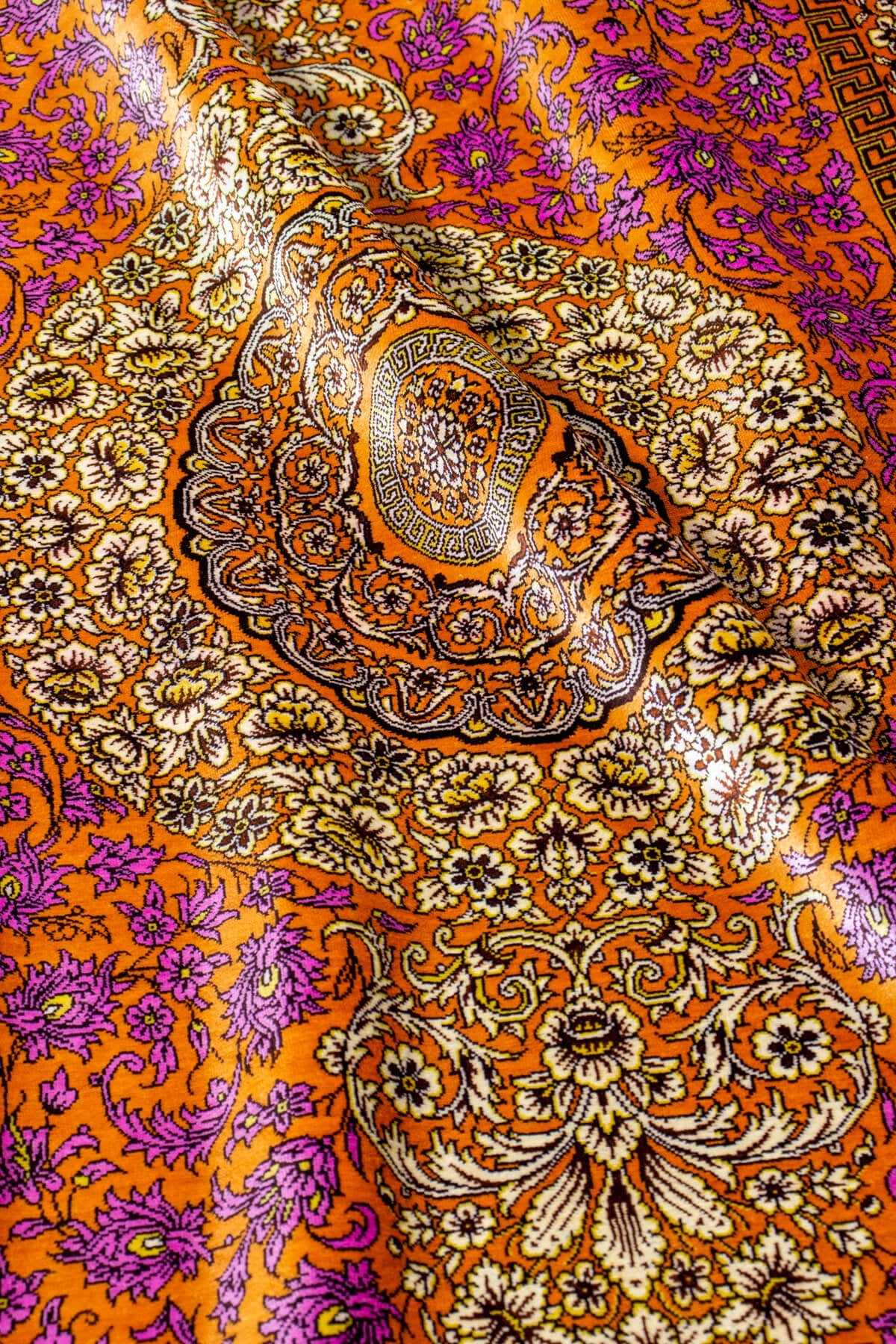 ペルシャ絨毯 ヌーリー工房 オレンジ色