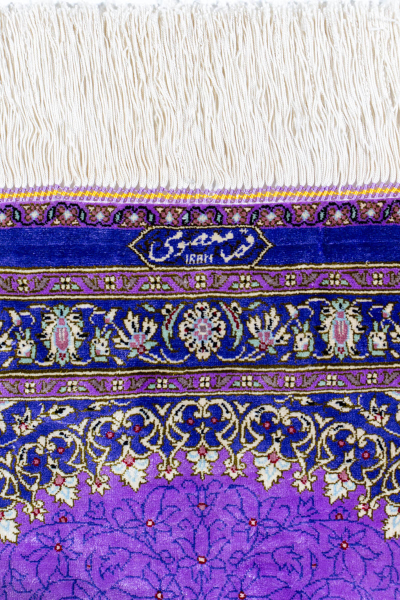 ペルシャ・クム産のパープル基調のペルシャ絨毯玄関マットの詳細
