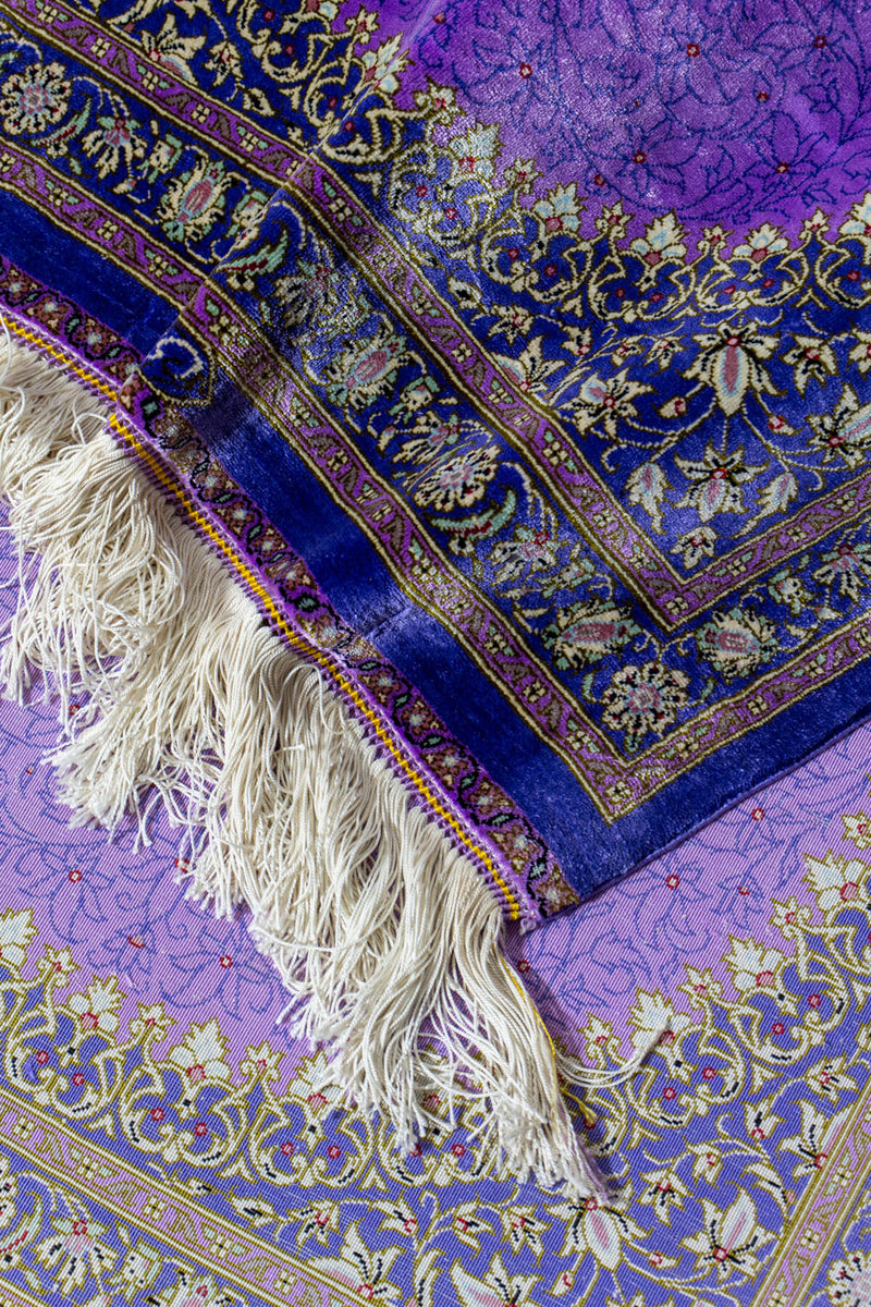 ペルシャ・クム産のパープル基調のシルク絨毯