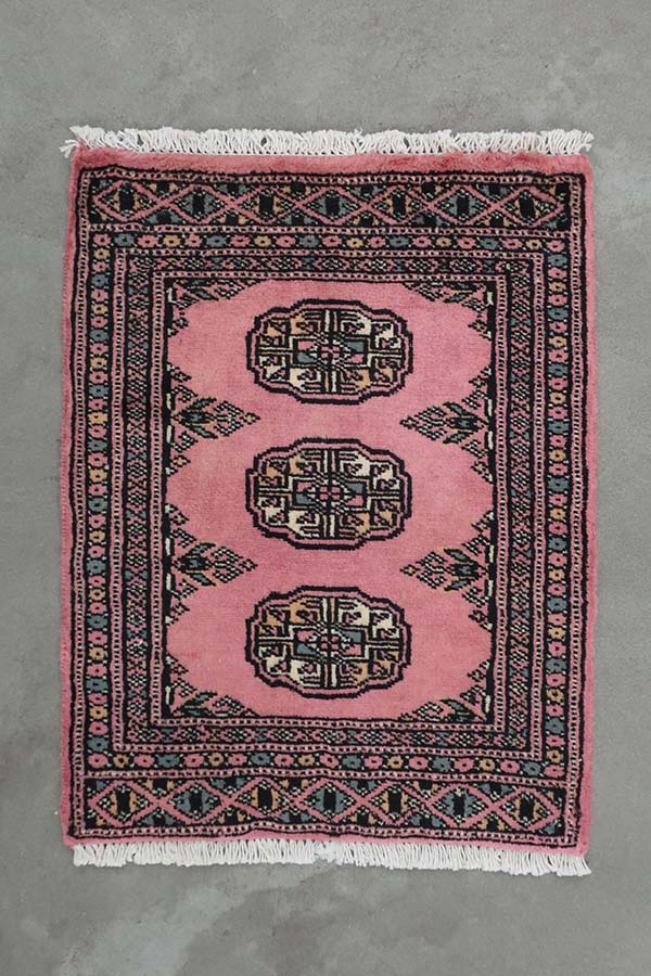 ピンクのパキスタン絨毯