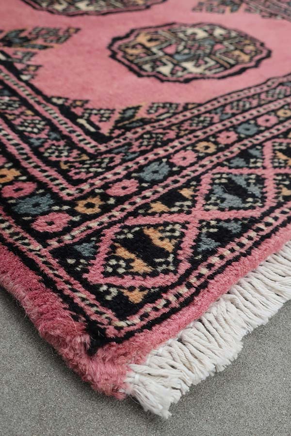 ピンクのパキスタン絨毯
