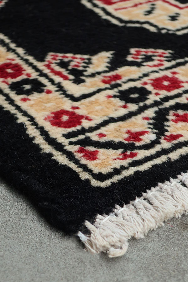 パキスタン絨毯<br>約43cm x 59cm　