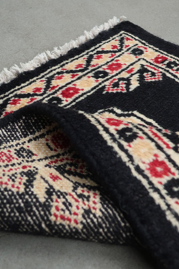 パキスタン絨毯<br>約43cm x 59cm　