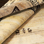 タイルデザインとシカモチーフのペルシャギャッベ絨毯
