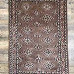 パキスタン茶色の絨毯