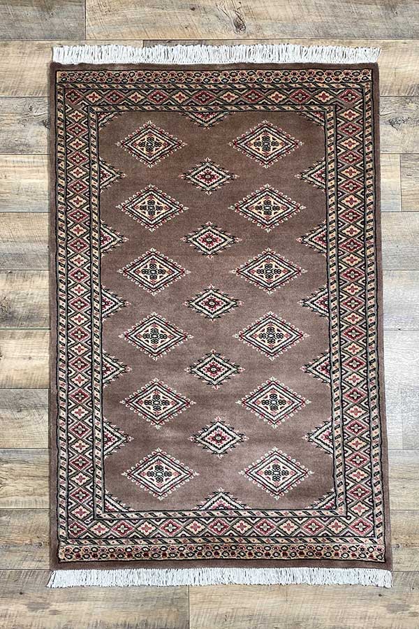 パキスタン絨毯<br>約94cm x  141cm　
